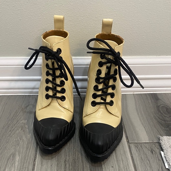 Chloe Shoes - Chloe Black and Cream Ankle Boots